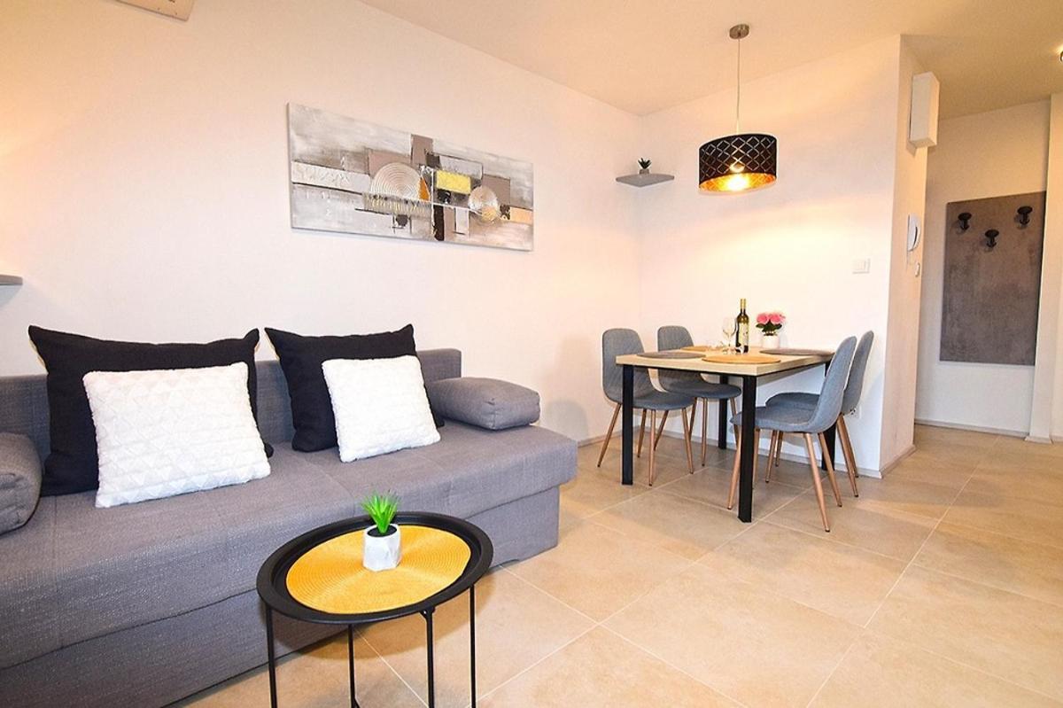 Sole Pula Apartman-Near Beach エクステリア 写真